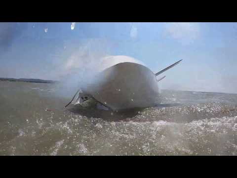 420 sailing at 45 knots wind! | Etang de Bages | Stuck in the mud