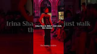 Download lagu Irina Shayk Owns the Runway 🔥👑 #fashion #runway #luxuryfashion mp3