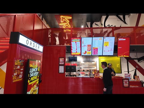 Is This Manchester’s BEST Hot Chicken? 🍗🔥 Lucky B’s vs Dave’s Hot Chicken