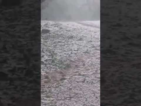 Granizo cobre ruas após temporal em Morro Redondo (RS)