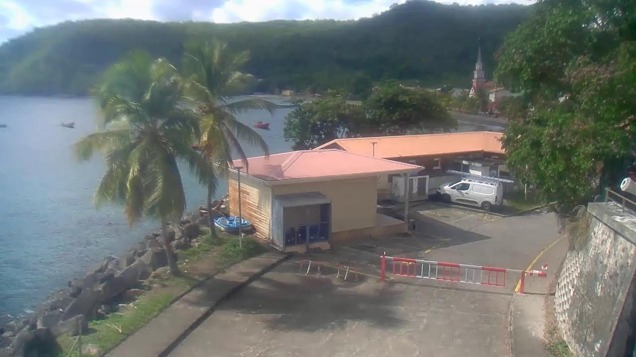 Live webcam view of Anse d'Arlet Bay & Anchored Boats