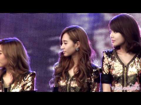 [Fancam] SNSD :: Interview (Yuri) - 110417 Angel Price Music Festival
