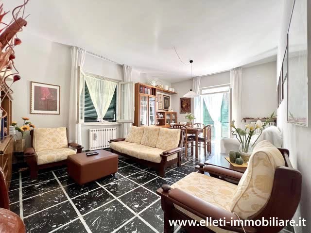 Massa, Vicinanze Viale Stazione, porzione di bifamiliare di circa 130 mq dotata di ingresso indipen