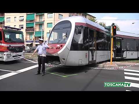 2018-08-25 FIRENZE - SCONTRO AUTO-TRAMVIA, QUATTRO FERITI