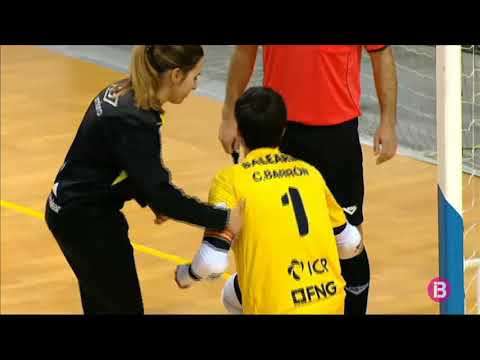 Barrón agafa el timó de la porteria del Palma Futsal