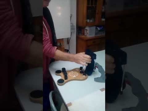 Интересный способ одевать носки в европе