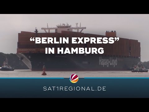 Containerschiff "Berlin Express" in Hamburg angekommen