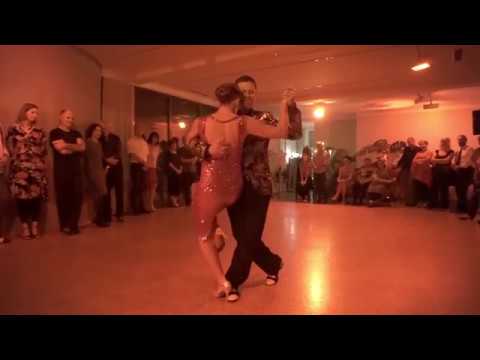 Diana u Juan  performen "el Tango es el Tango"