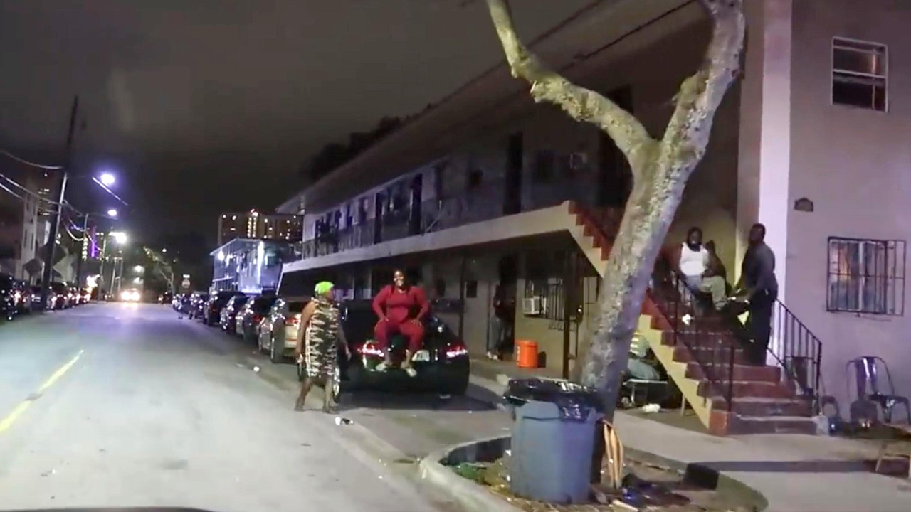MIAMI STREETS LATE AT NIGHT