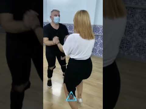 Vizcaíno & MCarmen ( Desnuda - Jhonny Evidence y Marco Puma) Clases Regulares by: John Moon