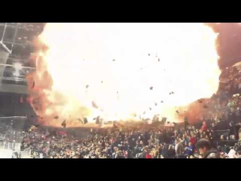 SCB Playoff Final 2012 Einschlag in der Fanecke des SCB