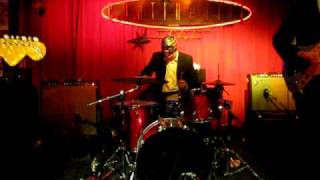 LOS STRAITJACKETS - "THE MUNSTERS - THEME"