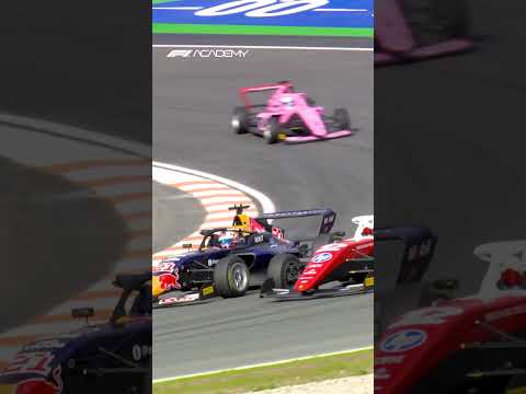 Red Bull driver Alisha Palmowski had the Ferrari of Alba Larsen HOT on her heels | F1 ACADEMY