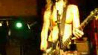 Die Mannequin - Saved by Strangers