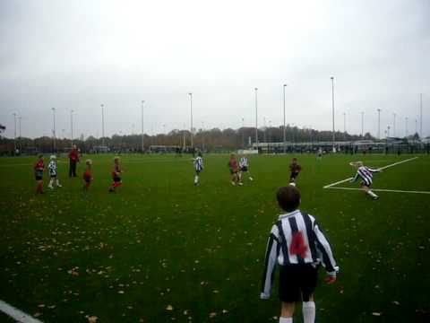 DOB F1 met schot van Gino tegen Zuidvolgel F7