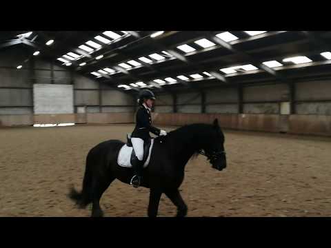 Lena Radt eerste in haar eerste wedstrijd bij de F9