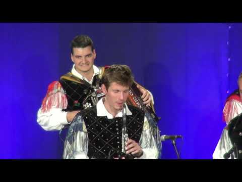 Ansambel Prava stvar s klarinetistoma - V brežiškem gradu (v živo)