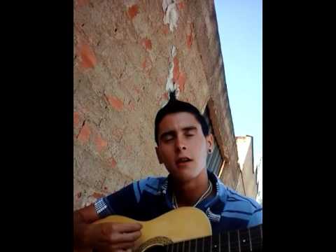 william mendes da costa fumando na escuridão