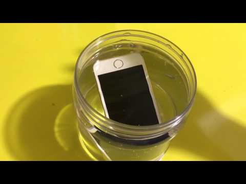 download lagu mp3 mp4 El Iphone 5s Es Resistente Al Agua, download lagu El Iphone 5s Es Resistente Al Agua gratis, unduh video klip El Iphone 5s Es Resistente Al Agua