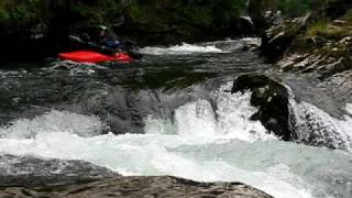 preview picture of video 'Saut de cascade en kayak à Voss'