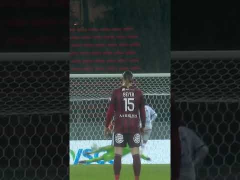 🧤Le double arrêt sur penalty de Florian Escales face à l’US Concarneau ! #FCAUSC #GoReds