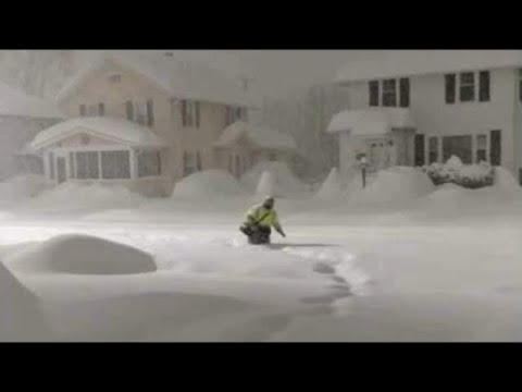 Snowstorm chaos in Italy! Cars and houses buried in Piedmont. Horrific Christmas snowfall.