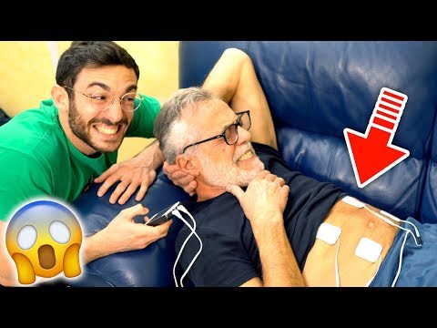 MIO PADRE PROVA IL SIMULATORE DI PARTO! *doloroso*