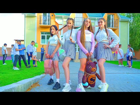 Diana ha comprato una nuova scuola! Chi studierà lì?