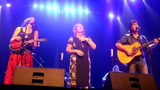 Signing "God didn't make mistakes" with Carter and Carter