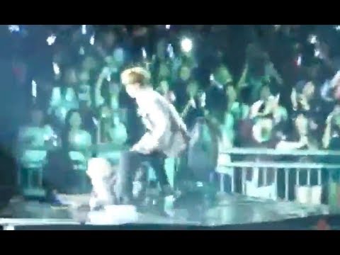 [HD Fancam] 140602 EXO Tao Fall on Stage at The Lost Planet Concert Hong Kong