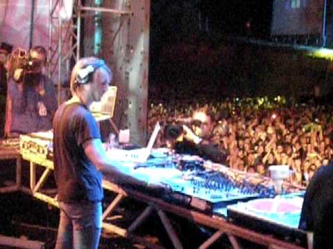 Dubfire & Richie Hawtin Live @ Exit Festival - Opening their set with 2 Flamming Metronomes!