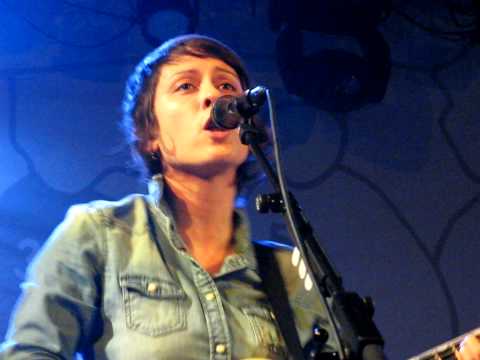 4/23 Tegan & Sara - Speak Slow @ Manchester Academy, England 11/14/09