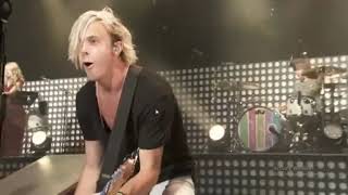 R5 - LET&#39;S NOT BE ALONE TONIGHT ( LIVE AT GREEK THREATRE )