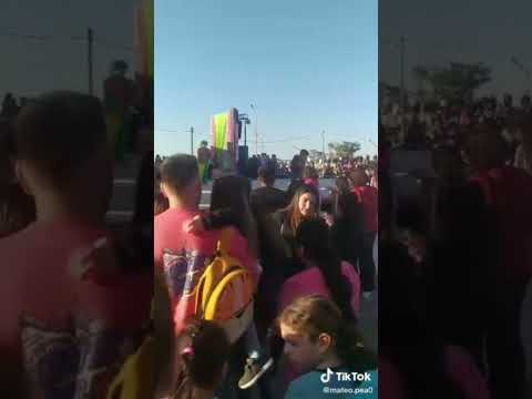 cantando en el Parke 21 de agosto en chamical la Rioja