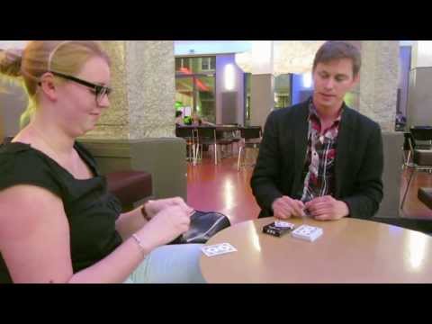 218 - Basel, Switzerland - Eine unterschriebene Karte wird zerrissen und wieder hergestellt