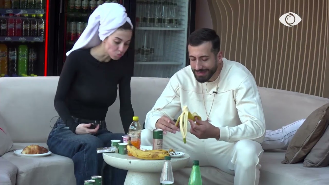 Momente romantike mes Loredanës dhe Jozit, shkëmbejnë puthje me njëri-tjetrin