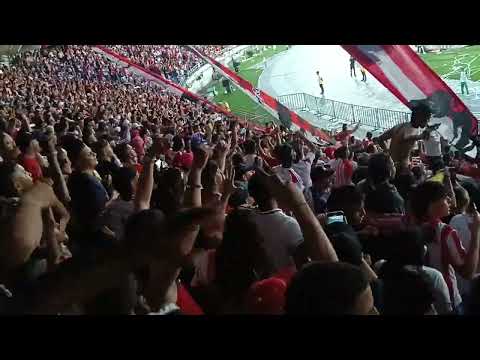 "'Borracho y loco' coro para Junior de Barranquilla" Barra: Frente Rojiblanco Sur • Club: Junior de Barranquilla