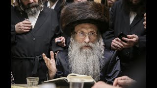 האדמו"ר מנדבורנא בהדלקת נר ראשון של חנוכה - Nadvorna rebbe