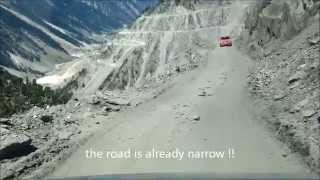 preview picture of video 'Landslide at Zojila Pass: Leh Srinagar Highway'