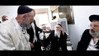 הרב דב קוק בניחום אבלים אצל בני ואחי הגאב"ד טבריה הרב אברהם דב אוירבך זצ"ל