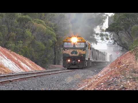 G539-XR552-G529 on 9102 ex Manangatang at Llanelly.   09-02-18.  07.47.44.