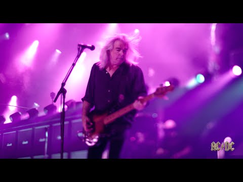Cliff talks about playing bass in AC/DC ⚡️