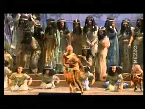 Aida.Verdi.Ziffirell_child_dance