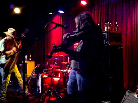Randy Crouch tearin' it up live with Jason Boland and the Stragglers - Outlaw Band