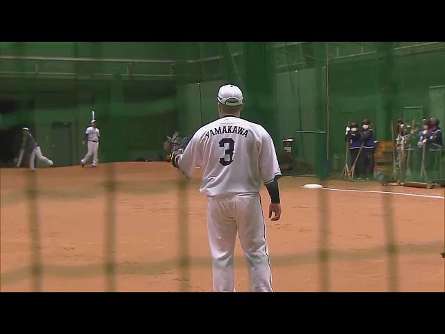 【春季キャンプ】侍ジャパンのライオンズ・源田壮亮と山川穂高がキャッチボール!!  2023年2月7日 埼玉西武ライオンズ