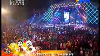 Download lagu Charly=Biarkan Aku Jatuh Cinta Livee mp3