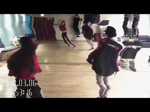 JEON SOMI dances with her teacher