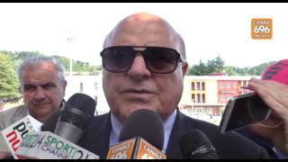 taccone-punge-tesser-e-da-il-benvenuto-a-toscano-e-come-me