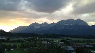 preview picture of video 'Zeitraffer : Wilder Kaiser mit Gewitter und Regen'