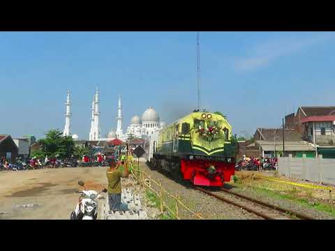LOKOMOTIF VINTAGE BAWA BUNGA || KA Banyubiru dan KA Argo Semeru Kereta Baru Gapeka 2023